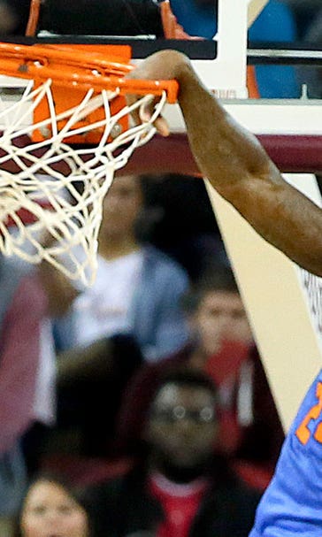 No. 3 Florida defense suffocates Mississippi State for 12th straight win